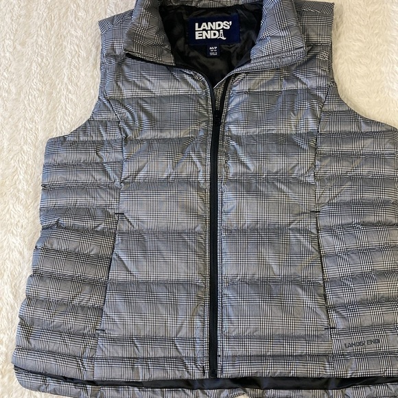 Women’s Lands’ End Black and White Plaid Petite Puffer Vest - Picture 11 of 12